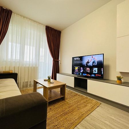 Palas Retreat - Q Residence Iasi Bagian luar foto